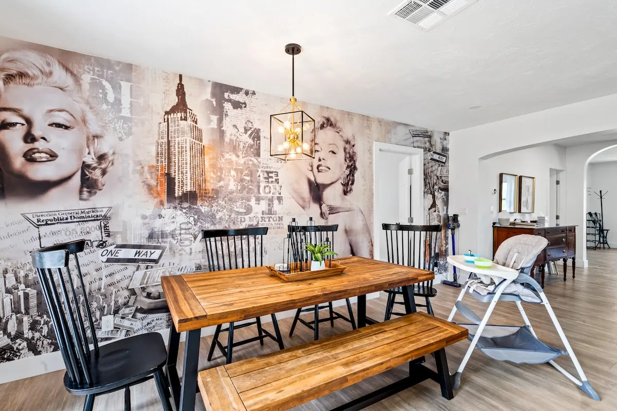 Start your stay in style! Our iconic dining room sets the tone with bold Marilyn Monroe vibes and plenty of space for gathering over cocktails or pancakes.