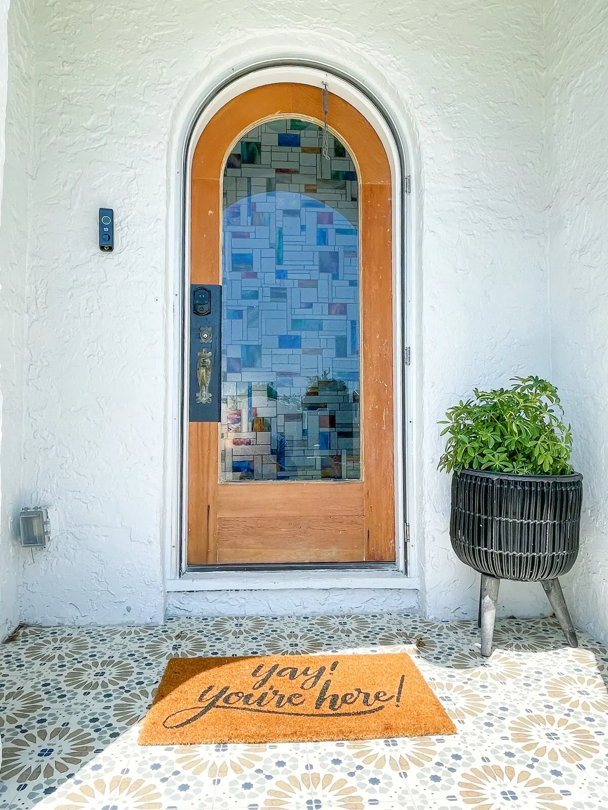 Cue the happy vibes — you're officially on vacation! Our cheerful front entrance with mosaic glass and vintage tile makes the perfect selfie stop.